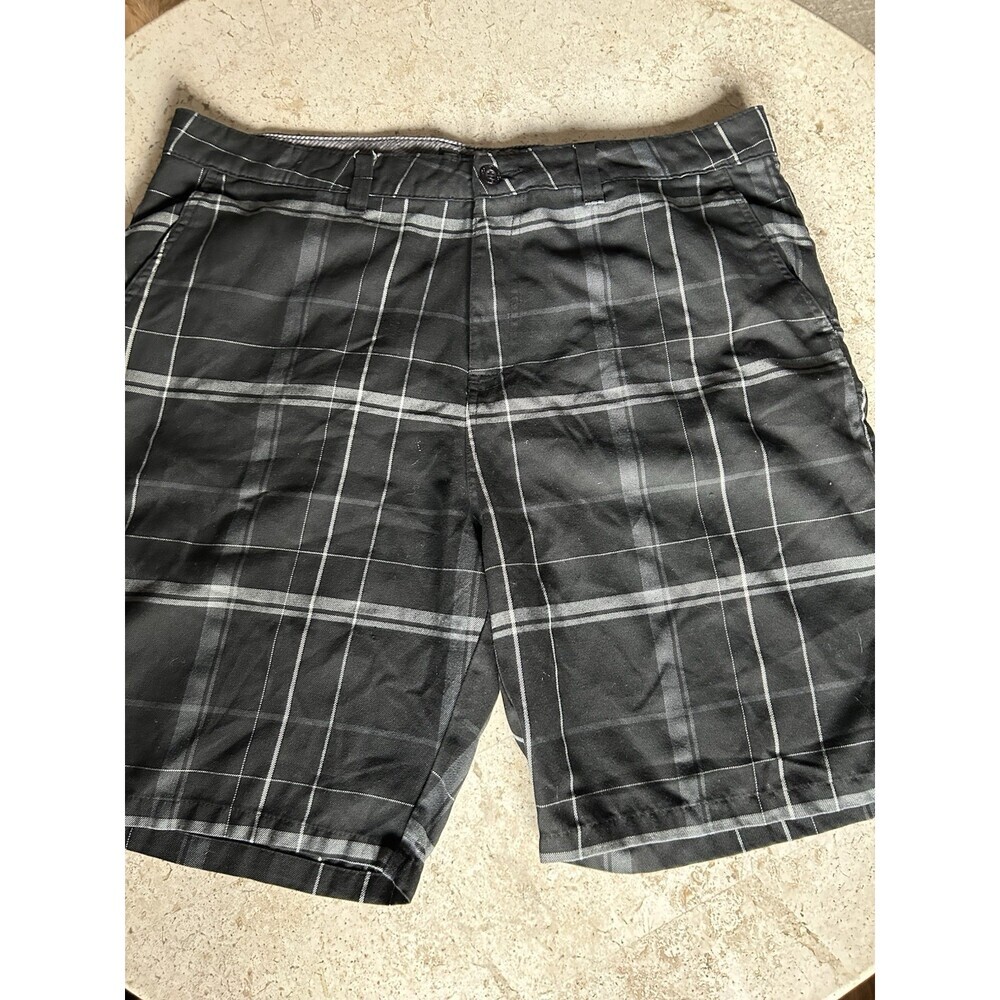 O’Neill Shorts Sz 40 Black And White Plaid , Very Good Used Condition 11” Inseam